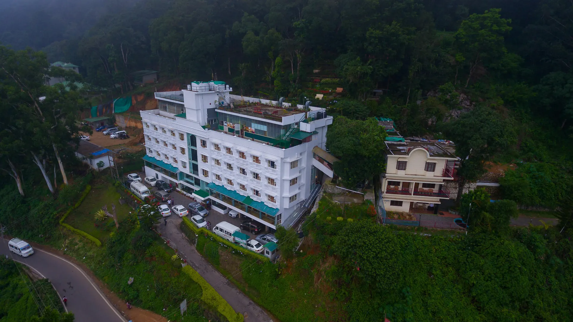 ***  Misty Mountain Resort Munnar India
